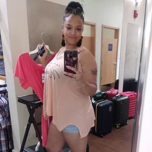 Meet your Posher, Nakeia